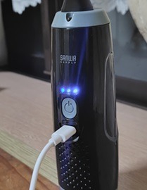 電動エアダスター充電の様子