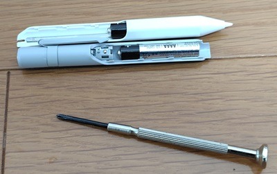 ブギーボードペーパリーのスタイラスの電池交換2