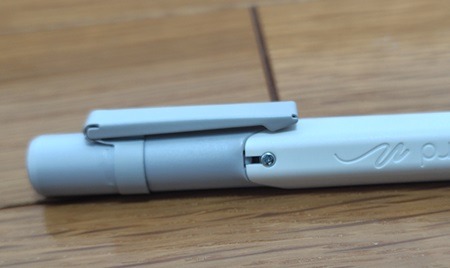 ブギーボードペーパリーのスタイラスの電池交換1