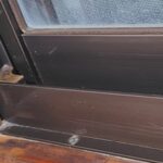 レールに補助錠を設置できない窓サッシ