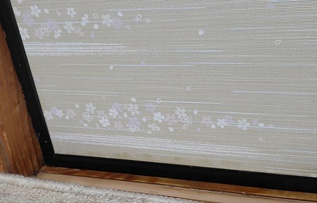 襖の開閉時に音がする