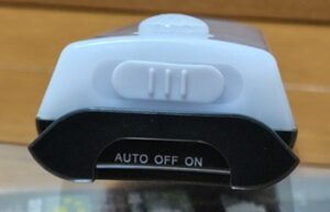 オーム電機「乾電池式フック型LEDセンサーライト」スイッチ部