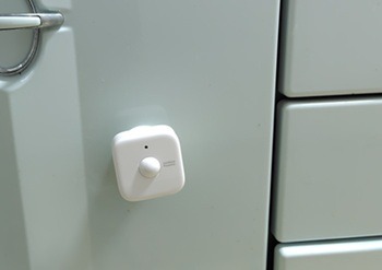 SwitchBot人感センサーの土台はマグネット貼り付け可能