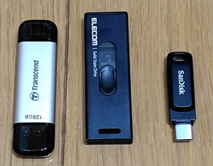 小型USBと高速USBとスティック型SSDの写真