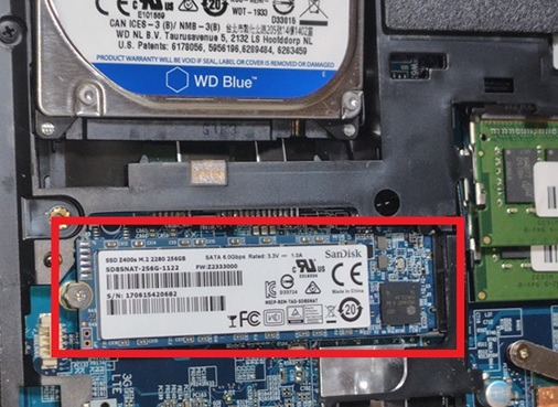 ノートPCからM.2 SSDを取り出す１