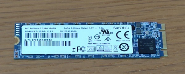 取り出したM.2SSD