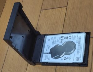 外付けケースに2.5インチHDDを装着